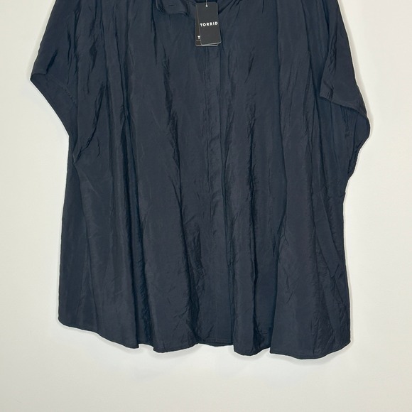 Torrid Belle Isle Black Rayon Nylon SS Popover Top Size 1X 14 16 NWT - Picture 9 of 13